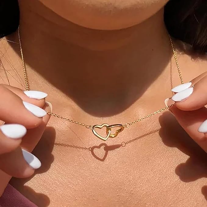 قلادة على شكل قلب محفور مع علبة هدايا على شكل دب ورد حقيقي، هدايا نسائية على شكل دب ورد حقيقي مع قلادة على شكل قلب، علبة هدايا دوارة على شكل دب ورد، هدية للأم والزوجة والصديقة (أحمر)